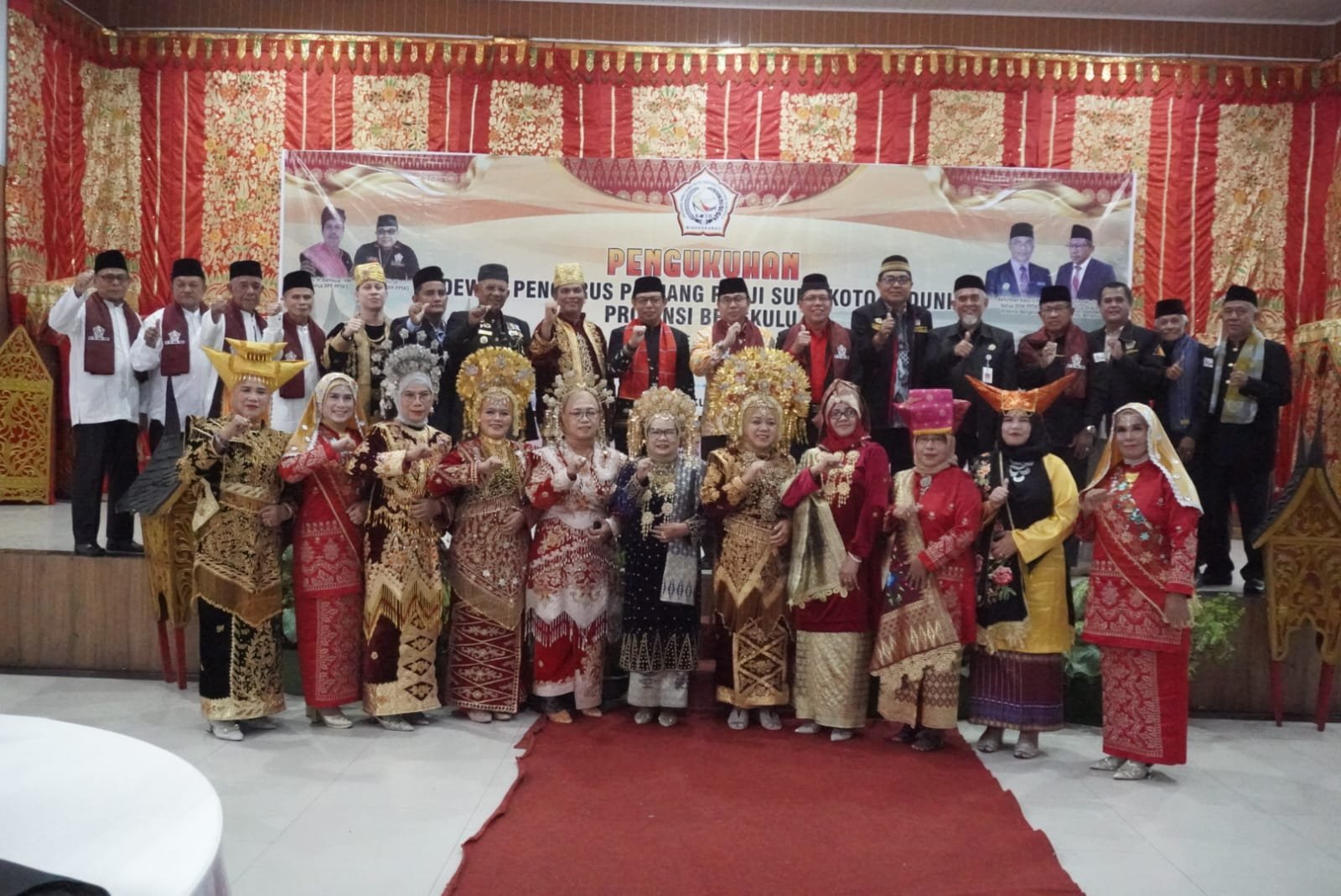 Khairil Anwar - Asisten I Setda Provinsi Bengkulu Berfoto bersama pengurus PPSKS provinsi Bengkulu periode 2025-2030